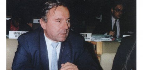 Declaraţia de Independenţă a R. Moldova fost scrisă de un ROMÂN Declaraţia de Independenţă a R. Moldova fost scrisă de un ROMÂN