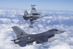 Primii cinci-șase piloți români care vor deveni și instructori pe F-16 vor pleca la pregătire în toamnă Primii cinci-șase piloți români care vor deveni și instructori pe F-16 vor pleca la pregătire în toamnă