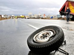 Accident la Suceava: Şase tineri au intrat cu maşina într-un copac Accident la Suceava: Şase tineri au intrat cu maşina într-un copac