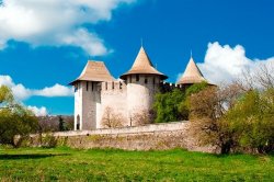Parcul din preajma Cetăţii Soroca a fost reamenajat Parcul din preajma Cetăţii Soroca a fost reamenajat