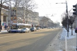 De la începutul ninsorilor în Chișinău au fost împrăștiate o sută tone de sare și patru tone de antiderapant lichid De la începutul ninsorilor în Chișinău au fost împrăștiate o sută tone de sare și patru tone de antiderapant lichid