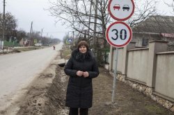 Consiliera din Moldova care încetinește traficul rutier și salvează vieți Consiliera din Moldova care încetinește traficul rutier și salvează vieți