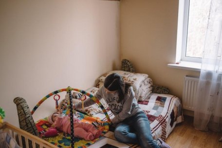 Casa unde înveți să fii mamă. „Soacra m-a alungat afară cu doi copii mici în brațe” Casa unde înveți să fii mamă. „Soacra m-a alungat afară cu doi copii mici în brațe”