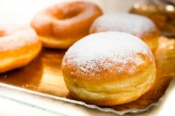 Bomboloni, gogoşi pufoase din Italia Bomboloni, gogoşi pufoase din Italia