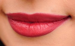 Remedii naturale care estompează ridurile de pe buze şi din jurul lor Remedii naturale care estompează ridurile de pe buze şi din jurul lor