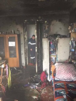 Incendiu la Botanica: trei persoane au ajuns la spital Incendiu la Botanica: trei persoane au ajuns la spital