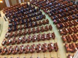 Moţiunea "România nu poate fi confiscată! Apărăm democraţia şi votul românilor" va fi votată miercuri. Moţiunea, semnată de 222 de parlamentari. Ce conţine documentul Moţiunea "România nu poate fi confiscată! Apărăm democraţia şi votul românilor" va fi votată miercuri. Moţiunea, semnată de 222 de parlamentari. Ce conţine documentul