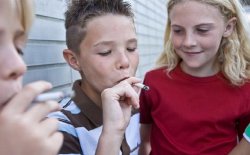 Peste 10% dintre adolescenții din lume sunt fumători Peste 10% dintre adolescenții din lume sunt fumători