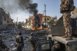 Copil salvat de gloanțele ISIS de un soldat american (VIDEO) Copil salvat de gloanțele ISIS de un soldat american (VIDEO)