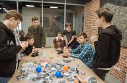 Premieră pentru Republica Moldova. O echipă de elevi participă la olimpiada de robotică Premieră pentru Republica Moldova. O echipă de elevi participă la olimpiada de robotică