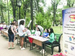 Ce aleg tinerii - dorul de casă sau diplomă europeană? Ce aleg tinerii - dorul de casă sau diplomă europeană?