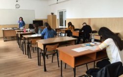 Părinţii cer supraveghere video în clase pe tot parcursul anului, nu doar la examene. Sindicaliştii se opun Părinţii cer supraveghere video în clase pe tot parcursul anului, nu doar la examene. Sindicaliştii se opun