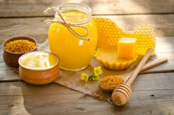 Iată câte vitamine se găsesc în mierea de albine și câte boli poate trata Iată câte vitamine se găsesc în mierea de albine și câte boli poate trata