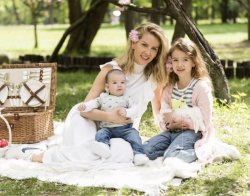 Andreea Bănică, despre vaccinare: „Simt că este datoria mea de mamă să trag un semnal de alarmă” Andreea Bănică, despre vaccinare: „Simt că este datoria mea de mamă să trag un semnal de alarmă”