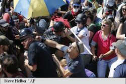 SUA: În Virginia a fost decretată starea de urgență locală, după ciocniri între naționaliști albi și contramanifestanți SUA: În Virginia a fost decretată starea de urgență locală, după ciocniri între naționaliști albi și contramanifestanți