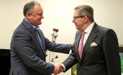 Dodon îl medaliază pe Ambasadorul UE în timpul căruia susținerea pentru UE s-a PRĂBUȘIT: „A reușit să excludă geopoliticul din relațiile noastre” Dodon îl medaliază pe Ambasadorul UE în timpul căruia susținerea pentru UE s-a PRĂBUȘIT: „A reușit să excludă geopoliticul din relațiile noastre”
