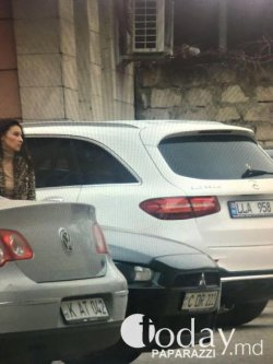 Sute de mașini de lux la aniversarea unui preot / Foto Sute de mașini de lux la aniversarea unui preot / Foto