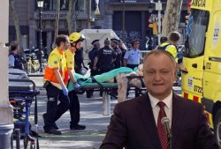 Dodon se dă iar în spectacol și „coondamna categoric” atacurile din Spania„ , dar nu a PROMULGAT legea ANTITERORISM Dodon se dă iar în spectacol și „coondamna categoric” atacurile din Spania„ , dar nu a PROMULGAT legea ANTITERORISM