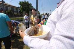 Hăinuțe de prințesă și patru sicrie albe, la morgă. Alexandra Braunstein și fetițele ei merg acasă pentru ultima dată Hăinuțe de prințesă și patru sicrie albe, la morgă. Alexandra Braunstein și fetițele ei merg acasă pentru ultima dată