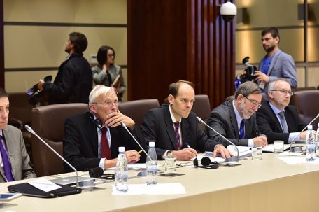 Deputaţi din mai multe fracţiuni au avut o întrevedere cu experţi ai Comisiei de la Veneția Deputaţi din mai multe fracţiuni au avut o întrevedere cu experţi ai Comisiei de la Veneția
