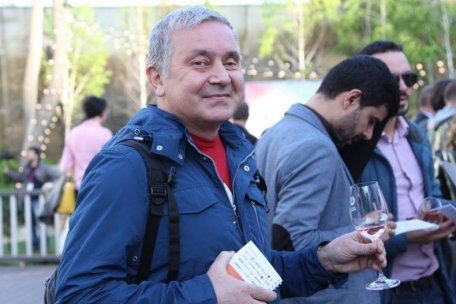 De ce, pe 19 noiembrie, trebuie să stăm cu toții în arest la domiciliu De ce, pe 19 noiembrie, trebuie să stăm cu toții în arest la domiciliu