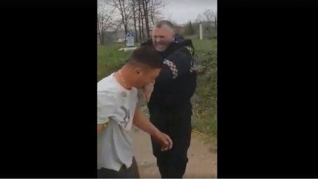 Terrible Hancesti's VIDEO // A cannibal driver puts his teeth on a police officer