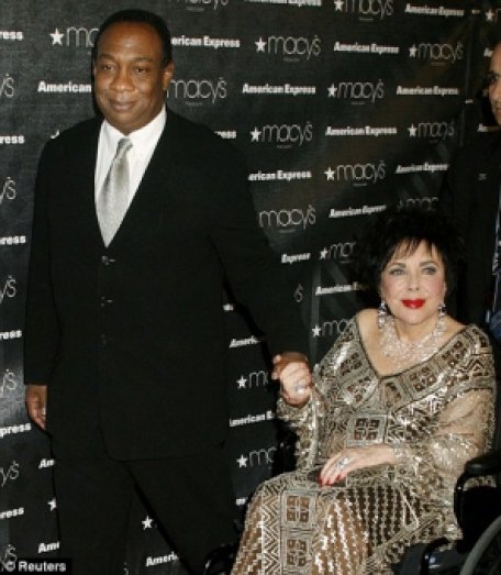 Elizabeth Taylor se mărită a noua oară Elizabeth Taylor se mărită a noua oară