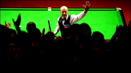 (Foto, Video) Surpriza la Crucible: Higgins, campionul en-titre, eliminat de veteranul Davis (Foto, Video) Surpriza la Crucible: Higgins, campionul en-titre, eliminat de veteranul Davis