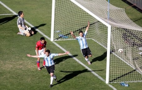 „Tigrii asiatici” au făcut saltul spre optimi: Grecia – Argentina 0-2 „Tigrii asiatici” au făcut saltul spre optimi: Grecia – Argentina 0-2