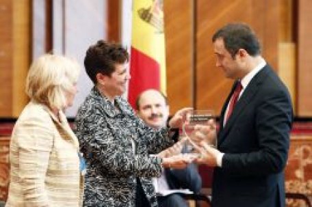 Guvernul face paşi hotărâţi pentru atragerea investiţiilor Guvernul face paşi hotărâţi pentru atragerea investiţiilor