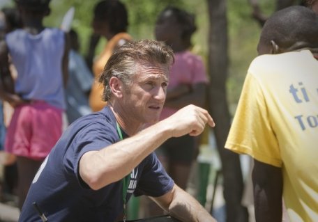 Sean Penn a construit o tabără pentru victimele cutremurului din Haiti Sean Penn a construit o tabără pentru victimele cutremurului din Haiti