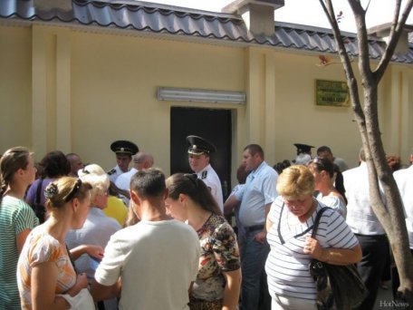 Primele cozi la Consulatul României de la Bălţi Primele cozi la Consulatul României de la Bălţi
