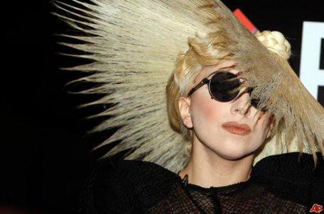 Lady Gaga plăteşte lunar chirie de 25.000 de dolari Lady Gaga plăteşte lunar chirie de 25.000 de dolari