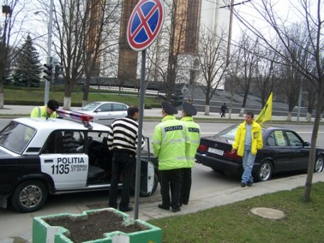 Poliţia rutieră monitorizează: Viteza şi traficul ilicit de pasageri Poliţia rutieră monitorizează: Viteza şi traficul ilicit de pasageri