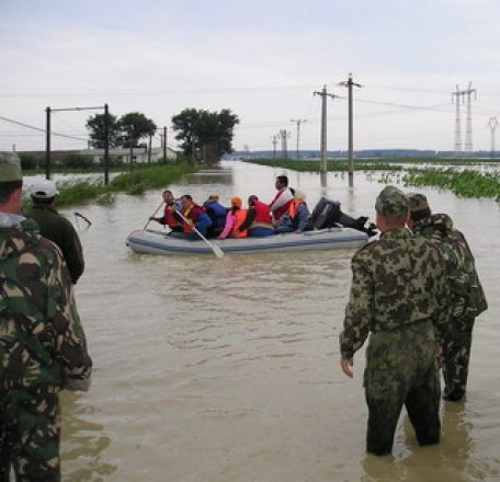 Efectivul Ministerului de Interne este mobilizat pentru lichidarea consecinţelor inundaţiilor Efectivul Ministerului de Interne este mobilizat pentru lichidarea consecinţelor inundaţiilor