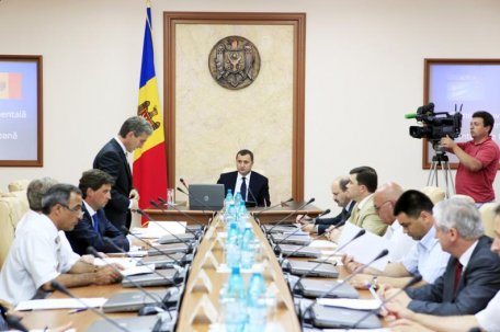 Guvernul Filat majorează salariile profesorilor Guvernul Filat majorează salariile profesorilor