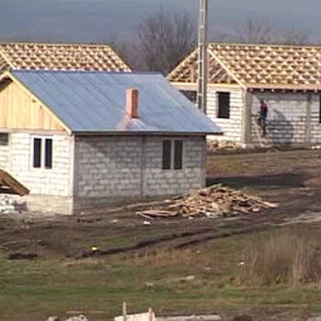 Alte 50 de case pentru sinistraţi Alte 50 de case pentru sinistraţi
