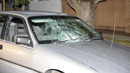 Un opel a lovit un bărbat în stare de ebrietate Un opel a lovit un bărbat în stare de ebrietate