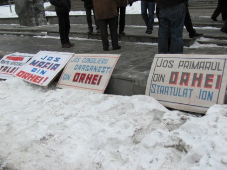 Şoferii din Orhei au protestat în faţa Guvernului Şoferii din Orhei au protestat în faţa Guvernului