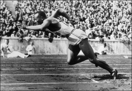 Naziştii l-au filmat pe Jesse Owens în 1936 în 3D Naziştii l-au filmat pe Jesse Owens în 1936 în 3D
