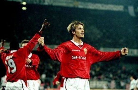 David Beckham, din nou in tricoul lui Manchester United! David Beckham, din nou in tricoul lui Manchester United!