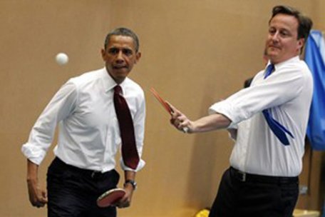 (VIDEO) Barack Obama a jucat ping pong cu premierul englez (VIDEO) Barack Obama a jucat ping pong cu premierul englez