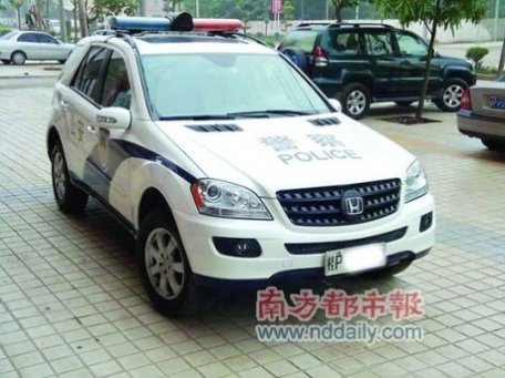 (Foto) Poliţia Chineză a modificat un Mercedes-Benz ML350 într-o Honda CR-V (Foto) Poliţia Chineză a modificat un Mercedes-Benz ML350 într-o Honda CR-V
