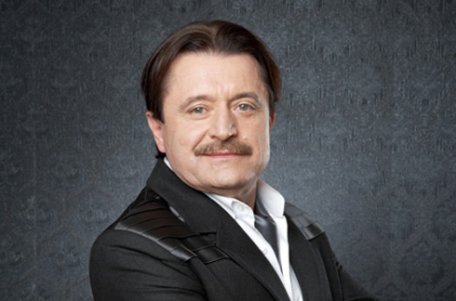 Vlad Gorgos: „Admir florile şi iubesc tot ceea ce înseamnă ţara mea” Vlad Gorgos: „Admir florile şi iubesc tot ceea ce înseamnă ţara mea”