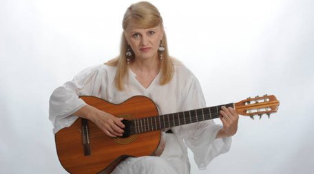 Maria Mocanu: „Ceea ce contează în artă este bucuria” Maria Mocanu: „Ceea ce contează în artă este bucuria”