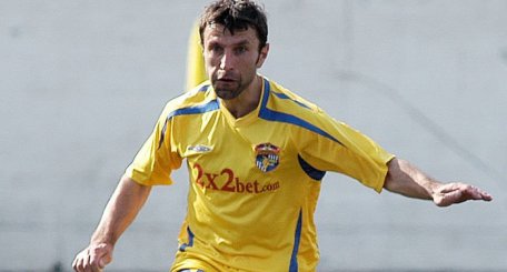 Iulian Bursuc l-a lovit cu pumnul pe arbitrul Ghenadie Sidenco Iulian Bursuc l-a lovit cu pumnul pe arbitrul Ghenadie Sidenco
