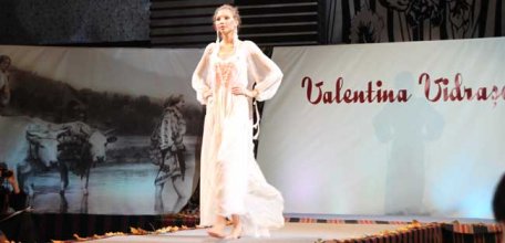 Ilene Cosânzene acoperite cu flori tomnatice Ilene Cosânzene acoperite cu flori tomnatice