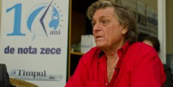 (VIDEO) Află cum a debutat Florin Piersic pe scena Teatrului Naţional din Bucureşti (VIDEO) Află cum a debutat Florin Piersic pe scena Teatrului Naţional din Bucureşti