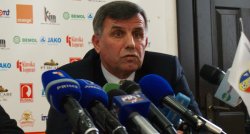 Ion Caras este noul selecționer al echipei naționale de fotbal a Moldovei Ion Caras este noul selecționer al echipei naționale de fotbal a Moldovei