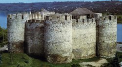 Monede comemorative dedicate lui Ion Creangă şi cetăţii Soroca Monede comemorative dedicate lui Ion Creangă şi cetăţii Soroca